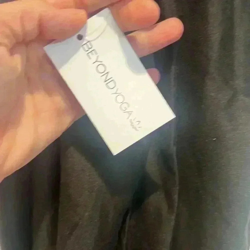 Beyond Yoga black pocket infinity scarf. NWT! - Picture 3 of 5